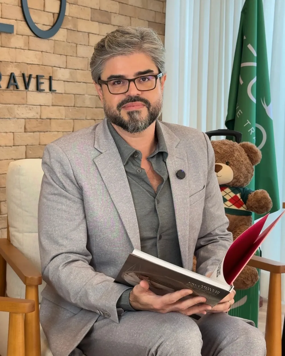 Sócio da Kzulo Exclusive Travel no escritório da agência